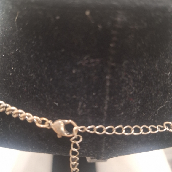 Silver Tone Neckless With Safety Pin - Picture 3 of 3